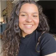 Me considero una persona extrovertida, entusiasta y animada con mi trabajo. Me encantaría poder dar apoyo a niños de cualquier curso de primaria.